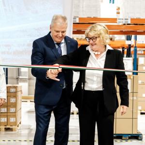 CEO of HARMAN cutting the ribbon in the new factory.