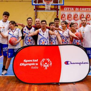 Participants in basketball in the Special Olympics.