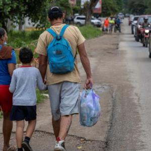 A record number of migrants are crossing the southern border of Honduras. 