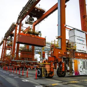 Hydrogen-Powered Crane