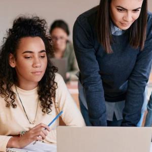 3 women looking at a laptop