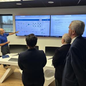 Veolia Project Manager Erick Gomez demonstrates the Hubgrade digital solution in the new control room at New Orleans’ East Bank wastewater treatment plant for, from left to right, New Orleans Mayor LaToya Cantrell, Sewerage and Water Board of New Orleans Executive Director Ghassan Korban and Veolia North America CEO Frédéric Van Heems.