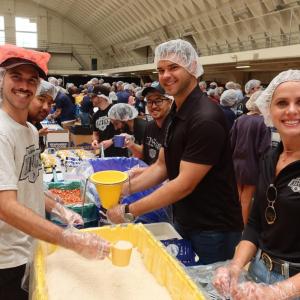 The LA Kings joined more than 1,200 volunteers to help pack 450,000 meals.