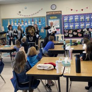 LA Kings Alumn and radio analyst Daryl Evans, the LA Kings Ice Crew and mascot Bailey hosted a special reading for students in Los Angeles, CA.