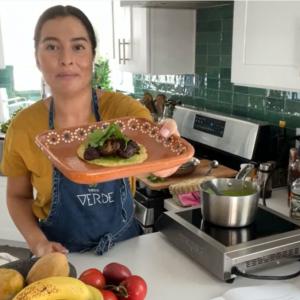 Jocelyn Ramirez, founder of Todo Verde, shared her healthy vegan twist on a classic Mexican dish, Mole Verde con Champinoñes.
