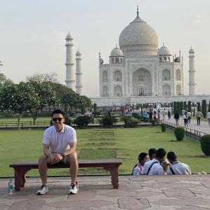 Jorge Alvarez in front of the Taj Mahal.