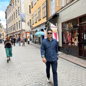 Jorge Alvarez walking down a pedestrian street.