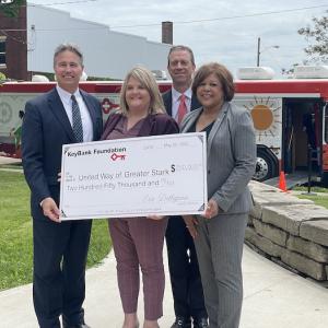 Photo: KeyBank Regional Sales Executive Tim Burke (second from right) along with KeyBank East Ohio Market President Eric Dellapina (far left) and KeyBank Regional Retail Leader Becky Talley (far right) and present President and CEO of United Way Angela Perisic (centered) with $250,000 grant.