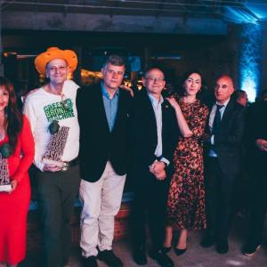 From left to right: Raúl Martín, CEO of Familia Martínez; Julia Collins, Food Changemaker Climate Impact Award; Stephen Ritz, Food Changemaker Social Impact Award; Manuel Sánchez-Montero, General Director of Acción Contra el Hambre; José Miguel Herrero, General Director of Food (MAPA); Ana Rodríguez, Secretary General of Agricultural Resources and Food Safety (MAPA); Antonio Obregón, Director of the Madrid Culinary Campus; Ferran Adrià, Food Changemaker Future Talent Award; and Beatriz Jacoste, CEO of KM ZE