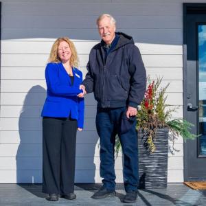 KeyBank rep and Jason Bird shaking hands.