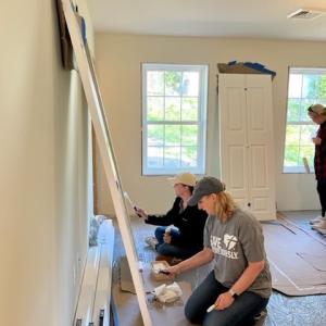 KeyBank volunteers painting.