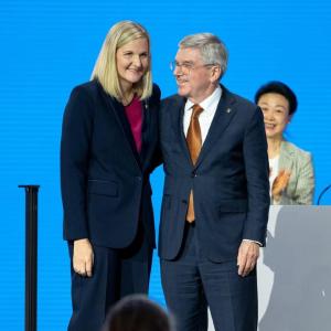 Kirsty Coventry being welcomed on stage