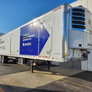 Thermo King’s hybrid-electric multi-temperature refrigerated trailer makes its debut in Chicago, the culmination of a multi-year collaboration with Martin Brower.