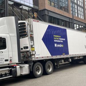 Thermo King’s hybrid-electric multi-temperature refrigerated trailer makes its debut in Chicago, the culmination of a multi-year collaboration with Martin Brower.