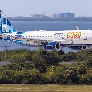 JetBlue plane landing