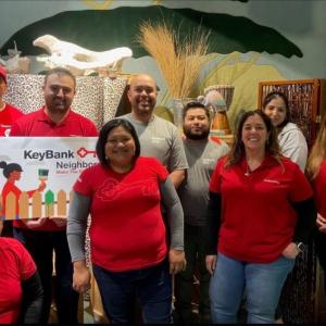 KeyBank volunteers shown at Metroparks Zoo.