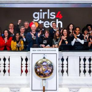 A group of people in the New York Stock Exchange podium to ring the closing bell.