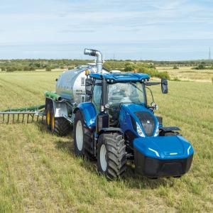 T6 Methane Power Tractor