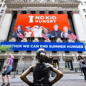 No Kid Hungry banner on the front of the New York Stock Exchange
