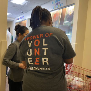PSE&G volunteers prepare food bags.