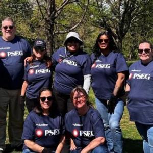 tree planting volunteers