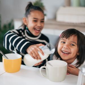 children drinking milk