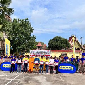 A large group of people stood around CNH and New Holland banners