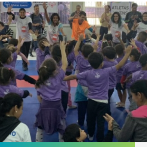 LATAM MetLife colleagues volunteer with Special Olympics to lead inclusive play for Young Athletes ages 2–7 and their families.