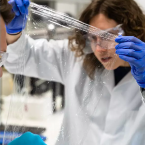 Dr. Stefanie Federle analyzing compostable plastic made from seaweed