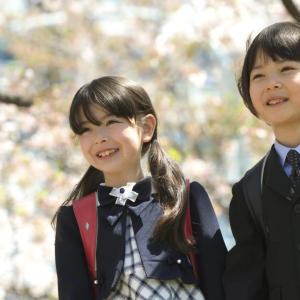 Children walking to school 