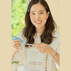 Vicki Jung in a home setting, putting toothpaste on a brush.