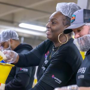 Entergy employees package meals