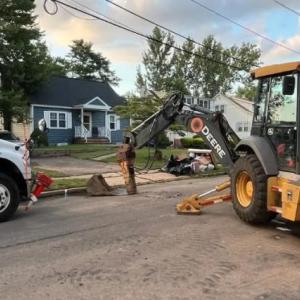 PSEG vehicles arriving to repair lines