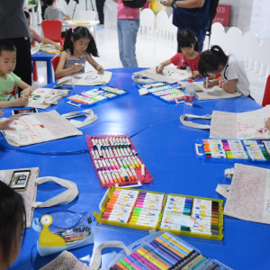 children inside the museum