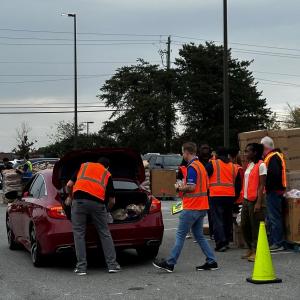 people loading up a car