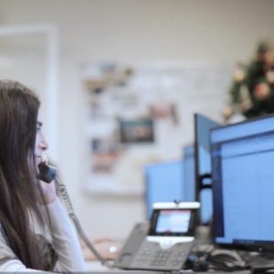 Woman on the phone at the computer