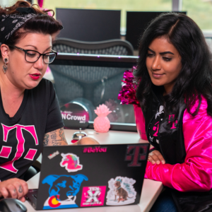 2 t-mobile employees using a laptop