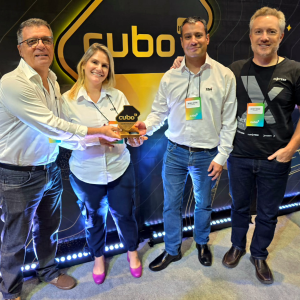 Four people holding the Golden Cube award