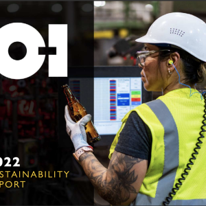 a person wearing safety gear holding a glass bottle, looking at a screen with data. OI logo and "2022 Sustainability report" on the left