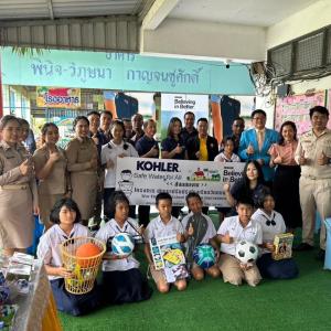 Teachers and students group photo