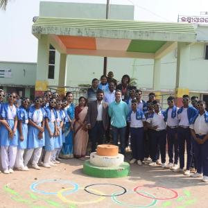 students posing together