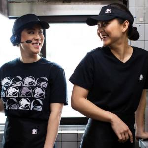 2 taco bell employees