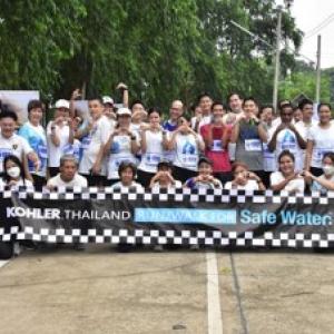 Group photo holding up Kohler Thailand Safe Water sign