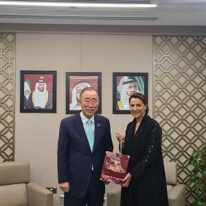 Meeting with Climate Minister and exchange of gifts