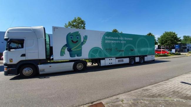 Photo of 18 wheeler