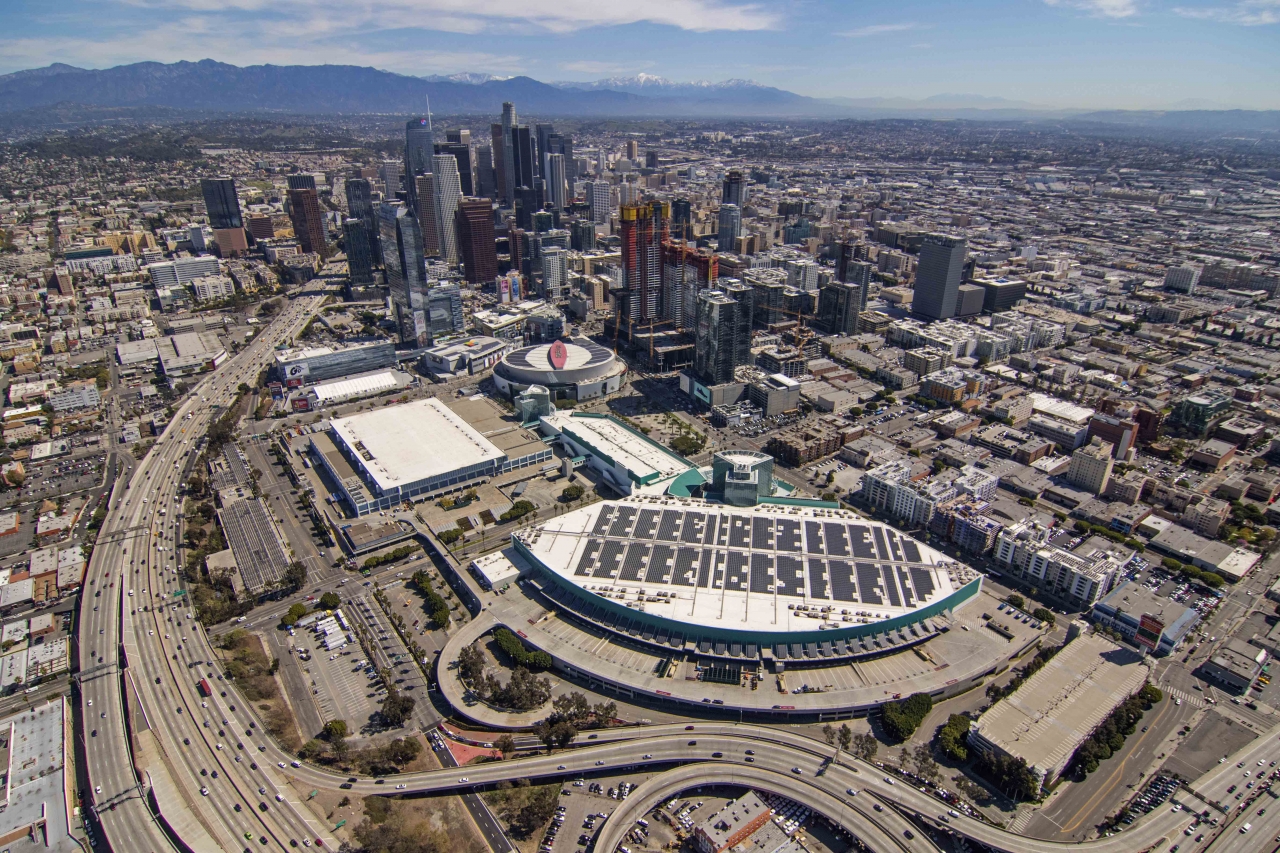 Los Angeles Plugs in Giant Solar Array at Los Angeles...