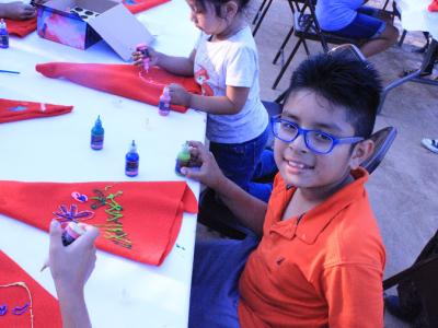 Paramount employee volunteers gave back to kids in their local community with an evening of activities and an outdoor screening of “Sherlock Gnomes” at the Lemon Grove Park in Los Angeles.