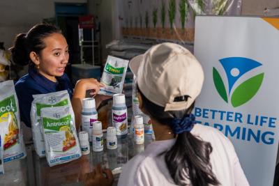 Entrepreneur Alda Aldhaniar Bekti explains the use of agricultural input products to an Indonesian Smallholder Farmer.