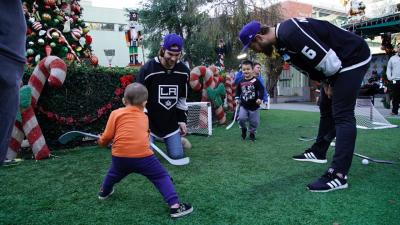 LA Kings players Jack Campbell (L) and Jake Muzzin (R) play ball hockey with patients during the LA Kings annual team visit to Children’s Hospital Los Angeles on January 9, 2019.