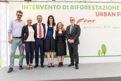 From left to right: Alberto Unia, Councilor for the Environment of the City of Turin; Annalisa Stupenengo, Brand President of FPT Industrial; Sergio Costa, Minister of the Environment, Land and Sea Protection; Chiara Appendino, Mayor of the City of Turin; Barbara Azzarà, Metropolitan City Counselor for the Environment; Roberto Ronco, Director for the Environment of the Piedmont Region